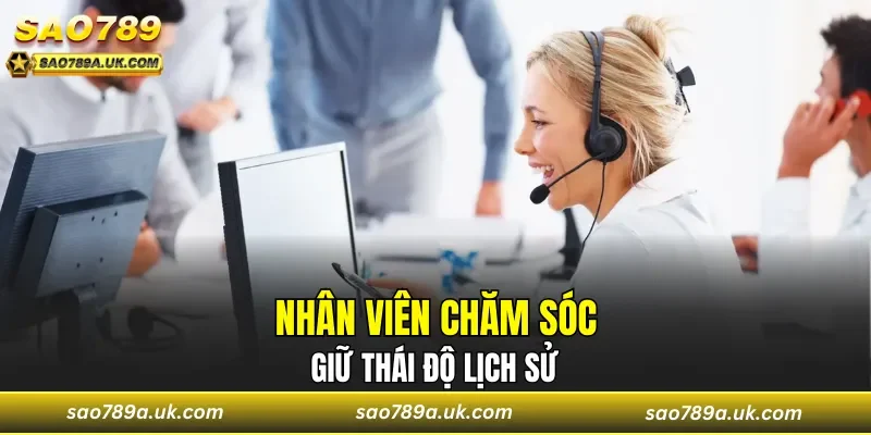 Nhân viên chăm sóc giữ thái độ lịch sự
